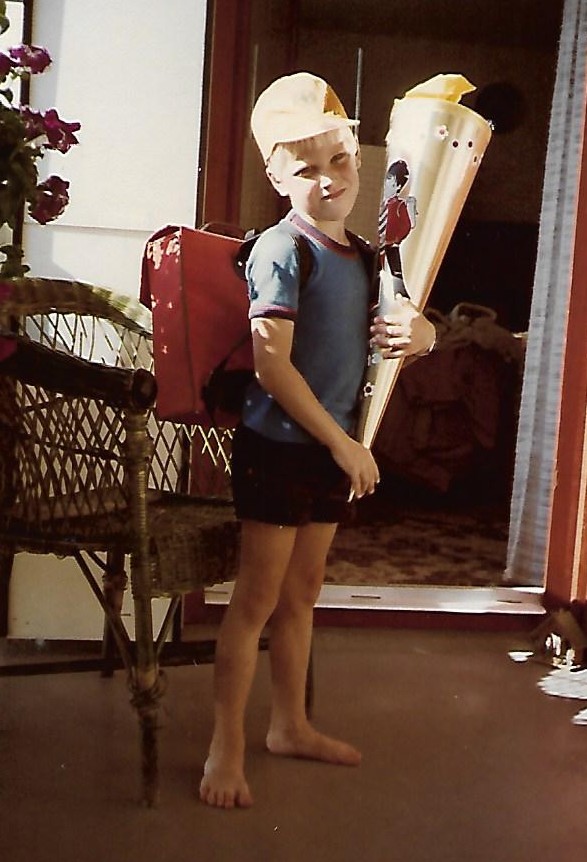 1978_02Thomas_mit_schultuete___von_Ordner___1935_1980kleines_album_zum_mitnehmeo