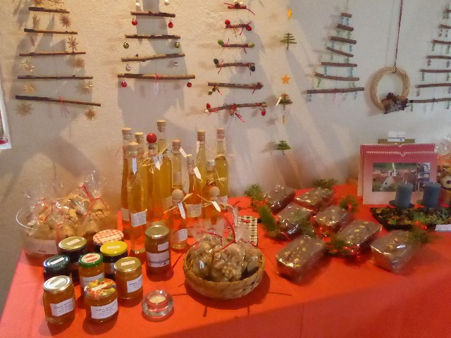 Adventscafé mit Adventsmarkt