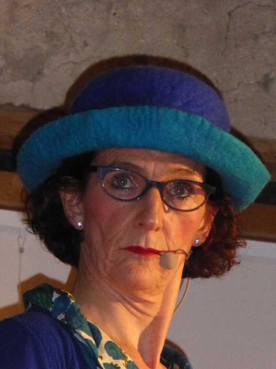 hannifanni080.jpg